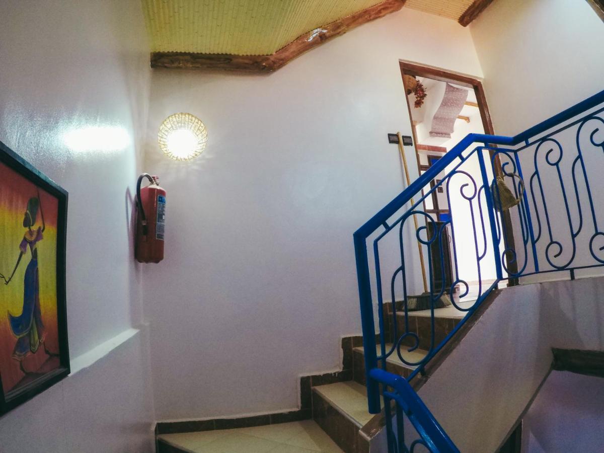 Tamraght White Hostel Bagian luar foto